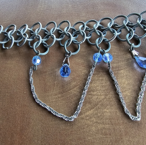 Chain mail choker with blue crystals - Picture 4 of 4